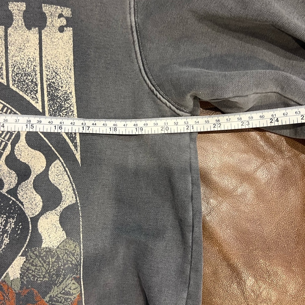 Girl Dangerous Nashville cropped Sweatshirt with Guitar Design - Picture 6 of 7